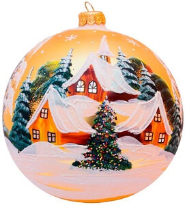 Stor julglaskugle fra Polen i blank guld og et vinterlandskab. Ø 15 cm